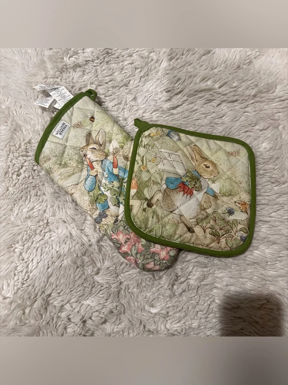 Peter Rabbit x Williams Sonoma Oven Mitt & Potholder Set  share